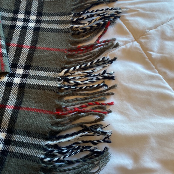Burberry Scarf - Picture 3 of 5